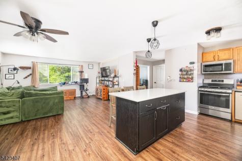 14 Falcon Ridge Way Hamburg NJ 07419