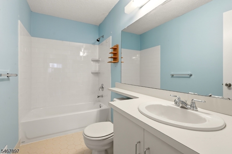 401 Danbury Lane East Brunswick NJ 08816