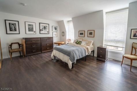 130 Kensington Drive Fort Lee NJ 07024