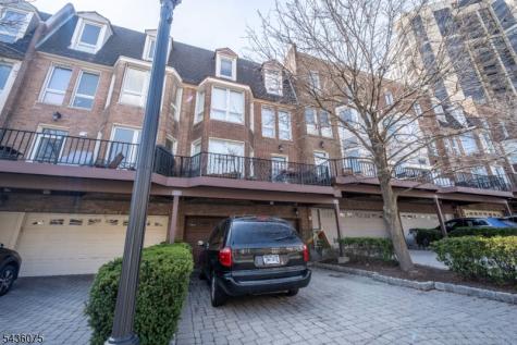130 Kensington Drive Fort Lee NJ 07024