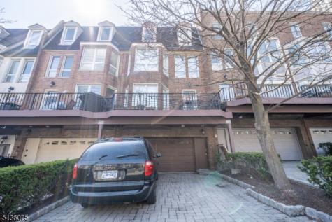 130 Kensington Drive Fort Lee NJ 07024