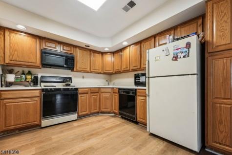 48 Cornerstone Lane Newark NJ 07103