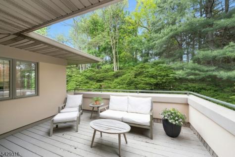 22 Fox Run Road Allendale NJ 07401