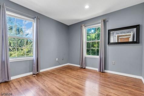 19 Amethyst Way Franklin NJ 08823