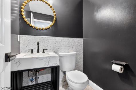 5 Krueger Court Newark NJ 07103