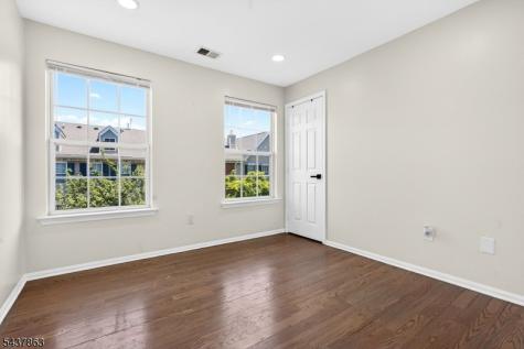 5 Krueger Court Newark NJ 07103
