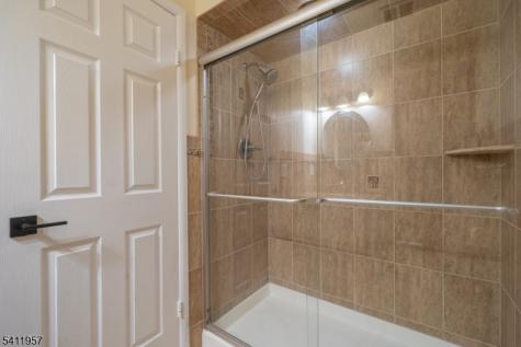 127 Oakmont Court Edison NJ 08820
