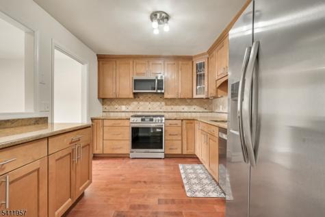 127 Oakmont Court Edison NJ 08820