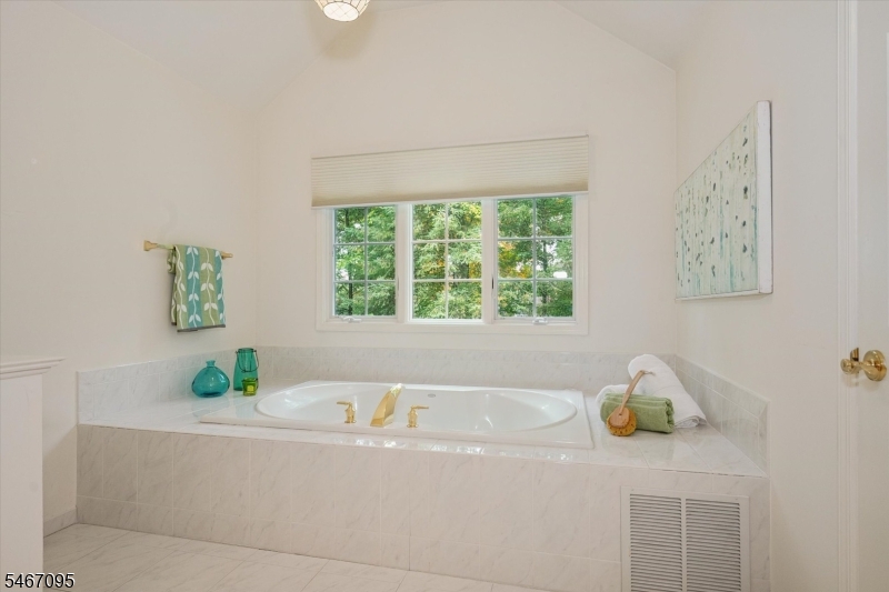 305 Huntington Court Wyckoff NJ 07481