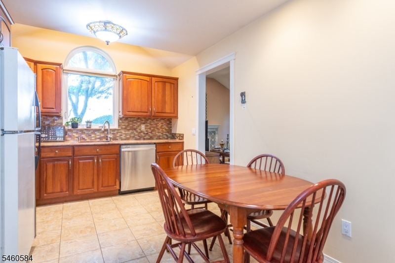 17 Constitution Court Montville NJ 07045