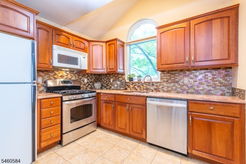 17 Constitution Court Montville NJ 07045