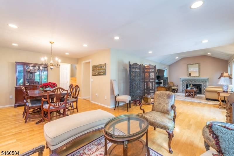 17 Constitution Court Montville NJ 07045