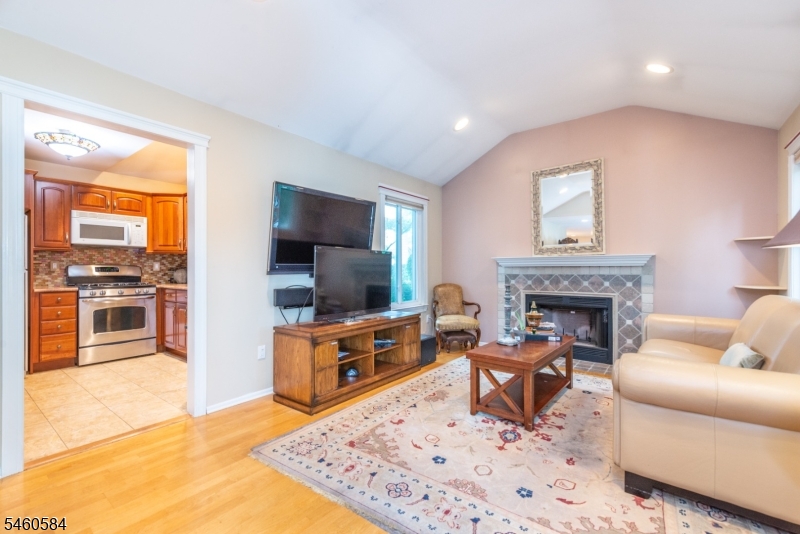 17 Constitution Court Montville NJ 07045
