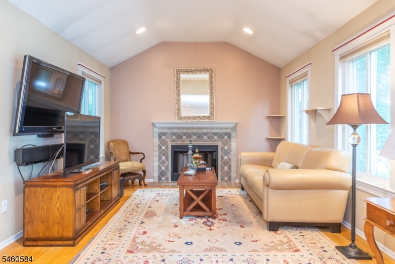 17 Constitution Court Montville NJ 07045