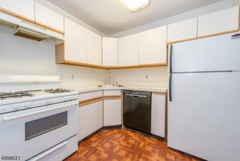 69 Heritage Court Montville NJ 07082