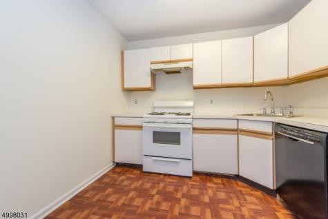 69 Heritage Court Montville NJ 07082