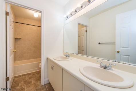 69 Heritage Court Montville NJ 07082