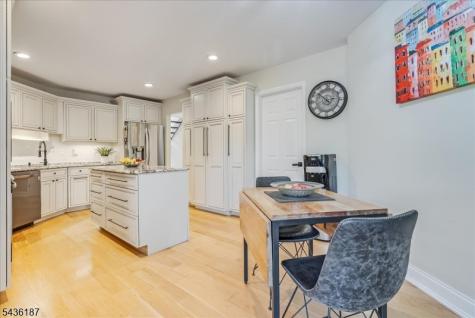 35 Indian Run Watchung NJ 07069