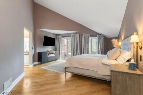 35 Indian Run Watchung NJ 07069
