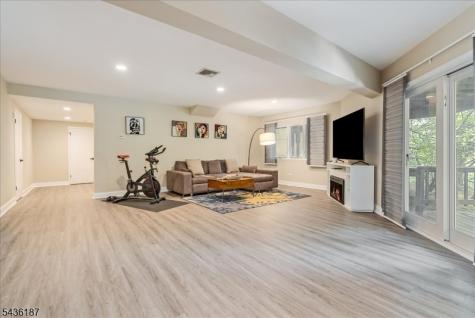 35 Indian Run Watchung NJ 07069