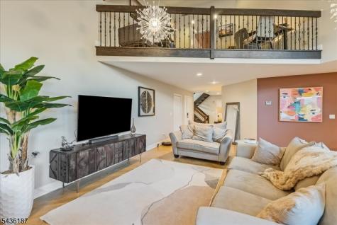 35 Indian Run Watchung NJ 07069