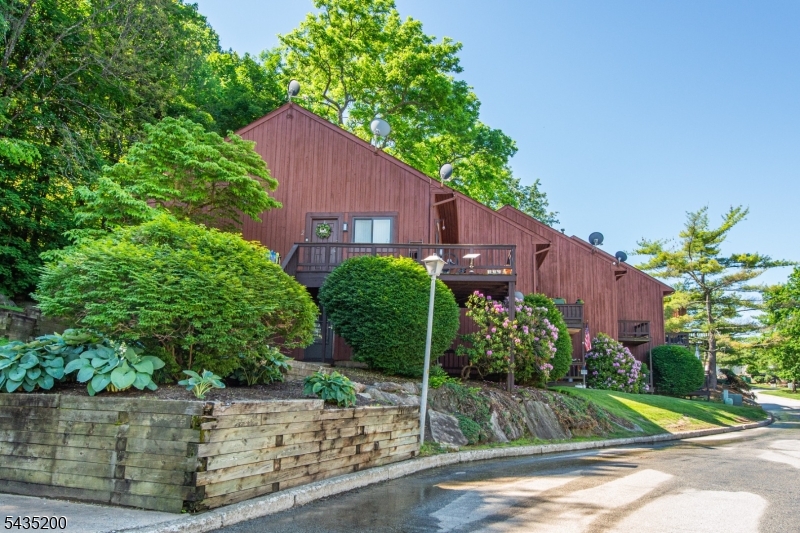 14 Stonehill Drive Vernon NJ 07462