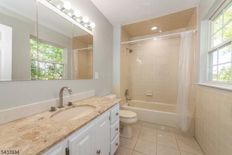 30 Colby Court White NJ 07823