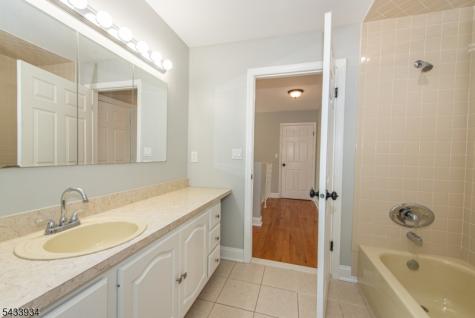 30 Colby Court White NJ 07823