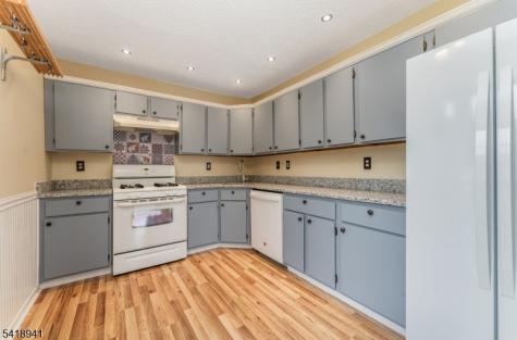 382 Hadleigh Lane North Brunswick NJ 08902