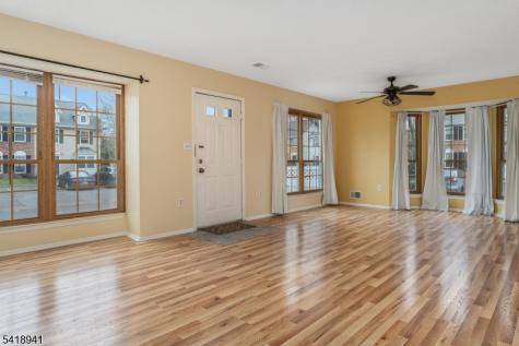 382 Hadleigh Lane North Brunswick NJ 08902
