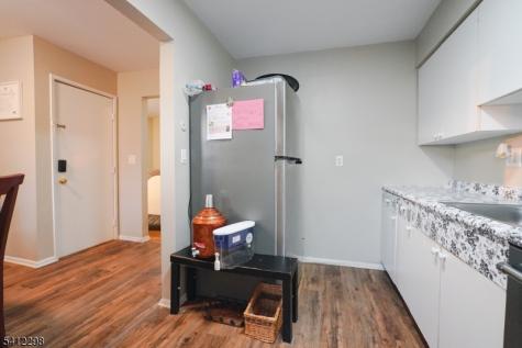 72 Fox Road Edison NJ 08817