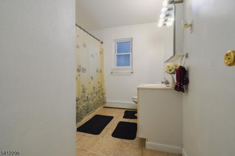 72 Fox Road Edison NJ 08817