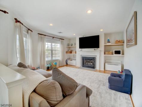 14 Lagoon Way Roxbury NJ 07852