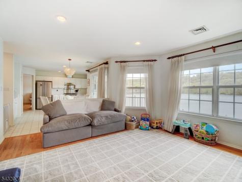 14 Lagoon Way Roxbury NJ 07852