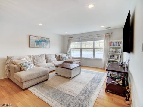 14 Lagoon Way Roxbury NJ 07852