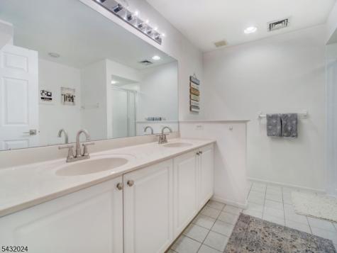 14 Lagoon Way Roxbury NJ 07852