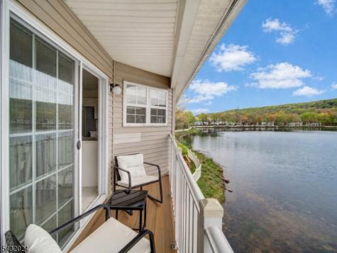 14 Lagoon Way Roxbury NJ 07852