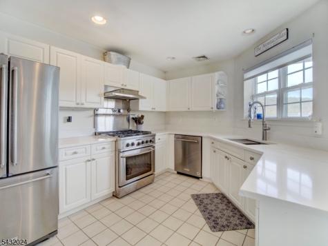 14 Lagoon Way Roxbury NJ 07852