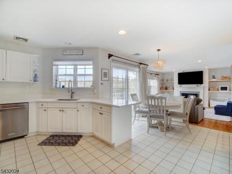 14 Lagoon Way Roxbury NJ 07852
