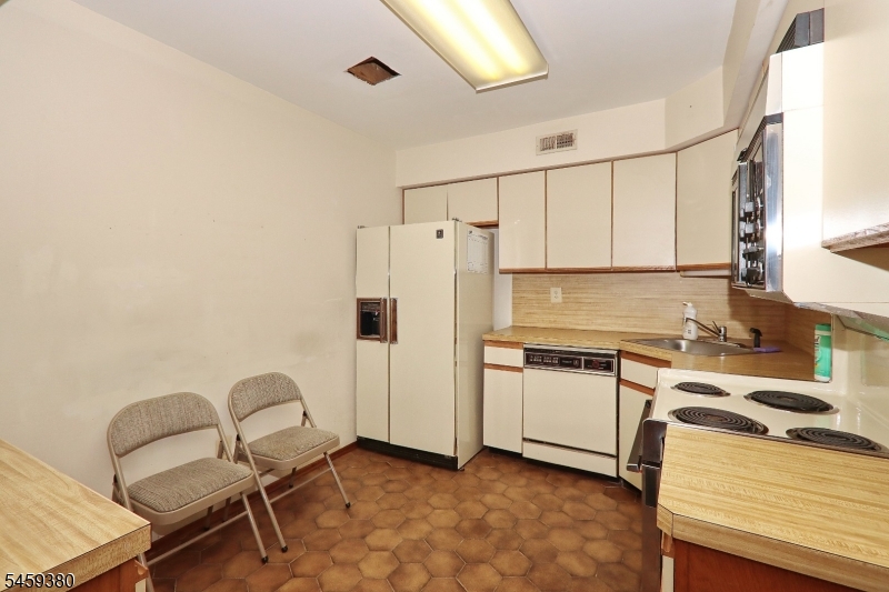 25 Tisbury Court Scotch Plains NJ 07076