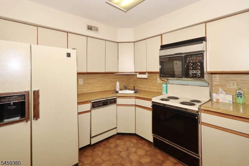 25 Tisbury Court Scotch Plains NJ 07076