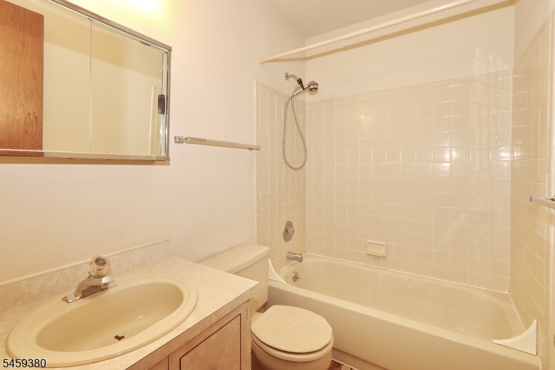 25 Tisbury Court Scotch Plains NJ 07076
