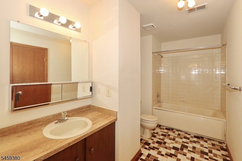 25 Tisbury Court Scotch Plains NJ 07076
