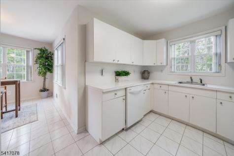 37 Berkeley Square Watchung NJ 07922