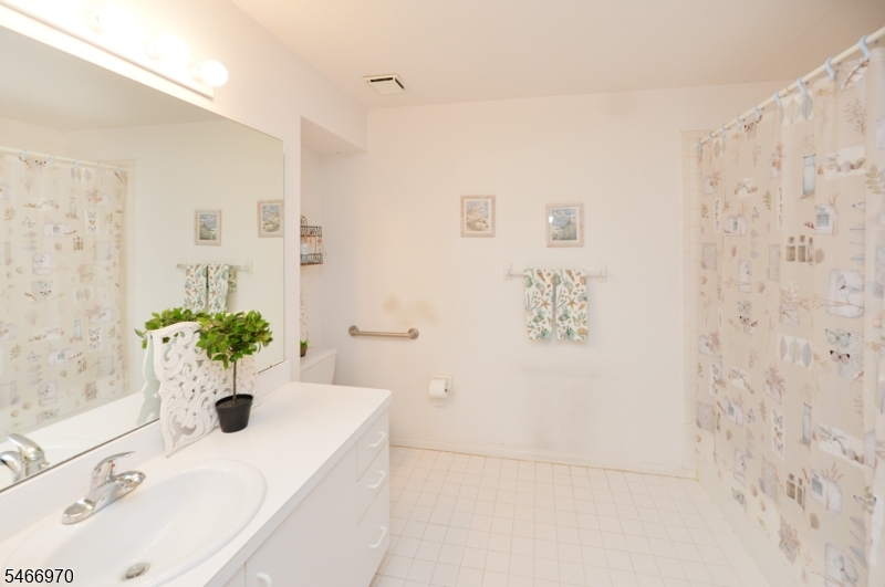 26 Meadow Pond Road Hardyston NJ 07419