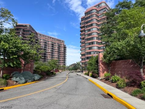 100 Carlyle Drive. N05j Cliffside Park NJ 07010