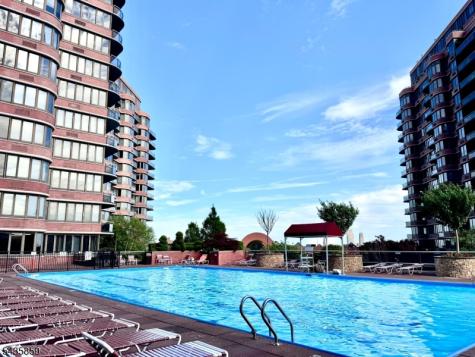 100 Carlyle Drive. N05j Cliffside Park NJ 07010