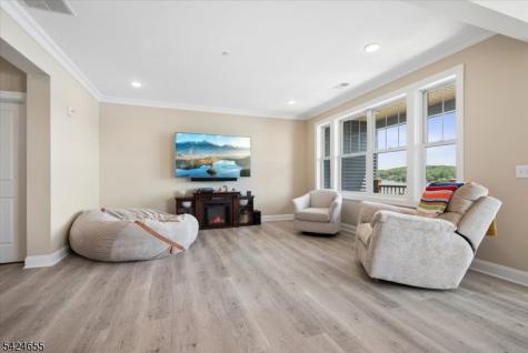 401 Mariners Pointe Hopatcong NJ 07843