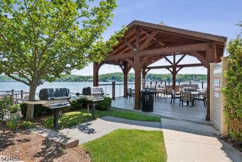 401 Mariners Pointe Hopatcong NJ 07843