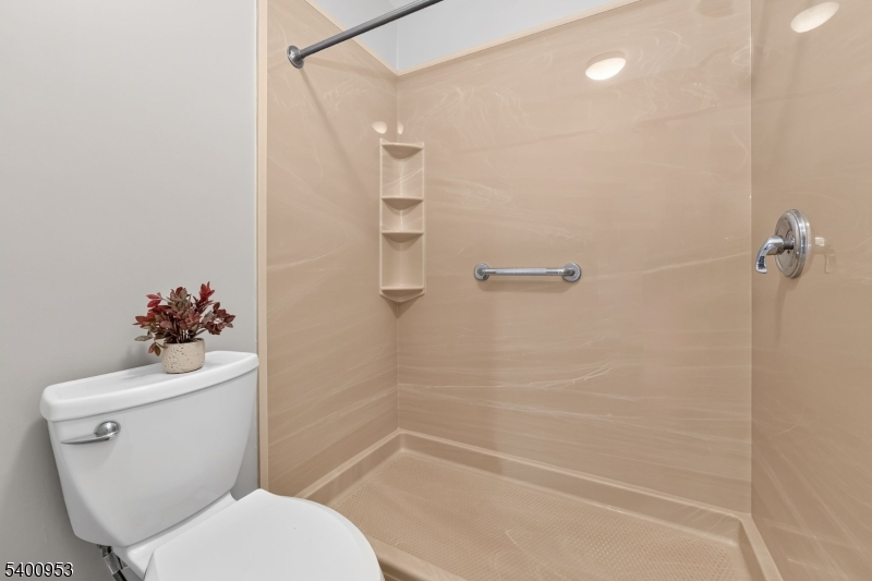 22 Pine Court Bedminster NJ 07921